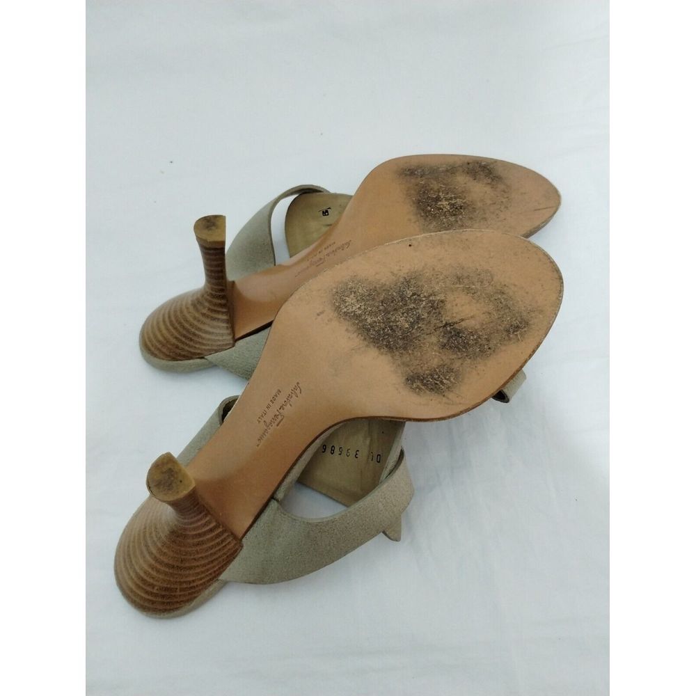 Salvatore Ferragamo Women's Leather T-Strap Sandals Size 7 Olive Green - Picture 5 of 7